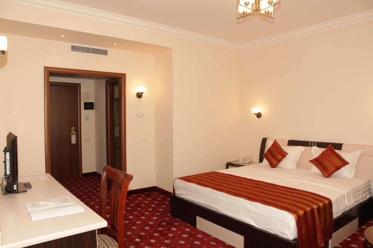 Artsakh Hotel Erevan Esterno foto