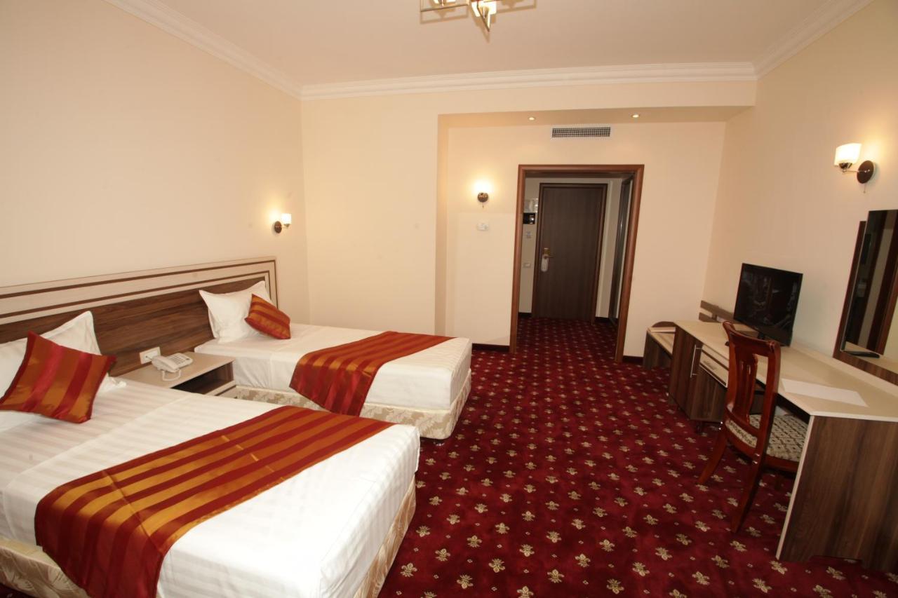 Artsakh Hotel Erevan Esterno foto