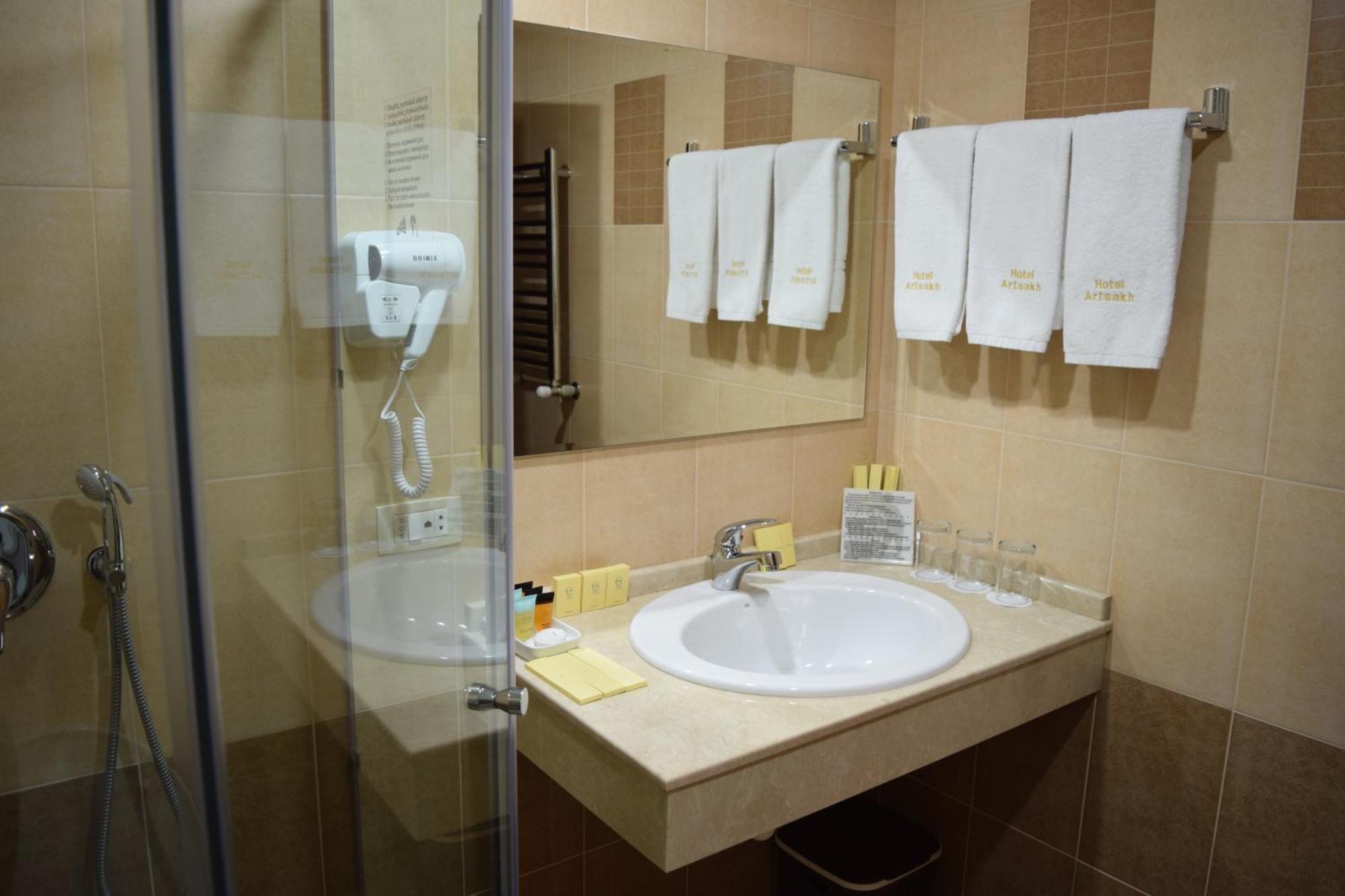 Artsakh Hotel Erevan Esterno foto