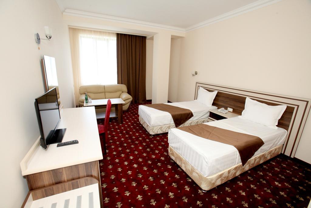 Artsakh Hotel Erevan Esterno foto