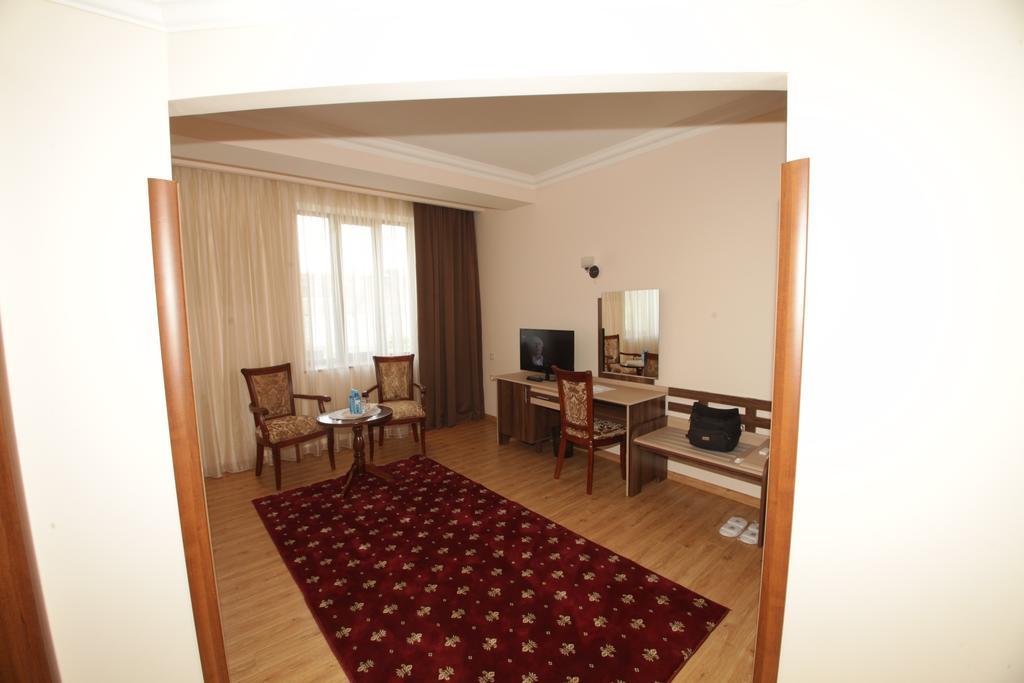 Artsakh Hotel Erevan Esterno foto
