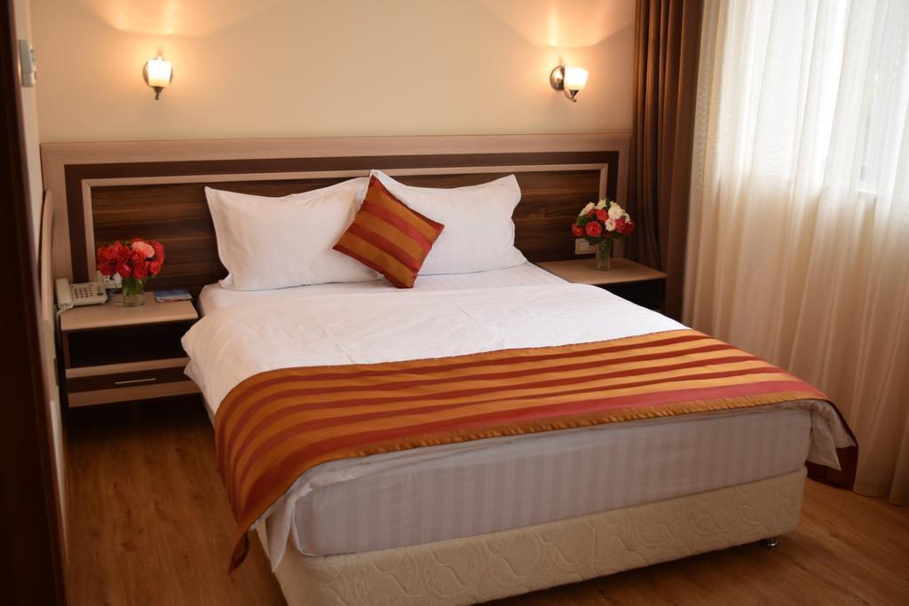Artsakh Hotel Erevan Esterno foto