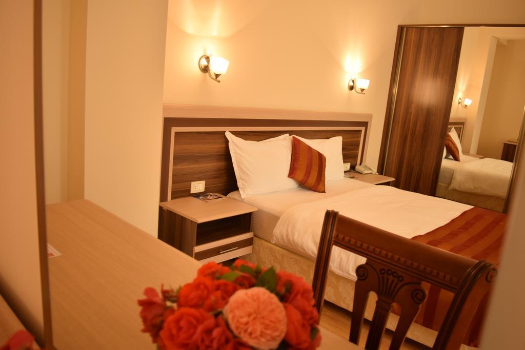Artsakh Hotel Erevan Esterno foto