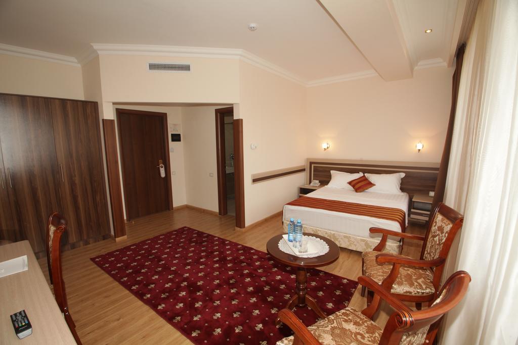 Artsakh Hotel Erevan Esterno foto