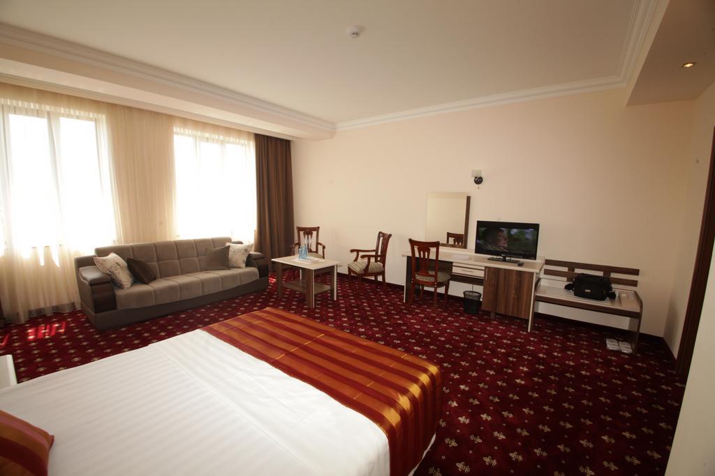 Artsakh Hotel Erevan Esterno foto
