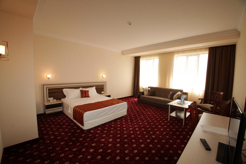 Artsakh Hotel Erevan Esterno foto