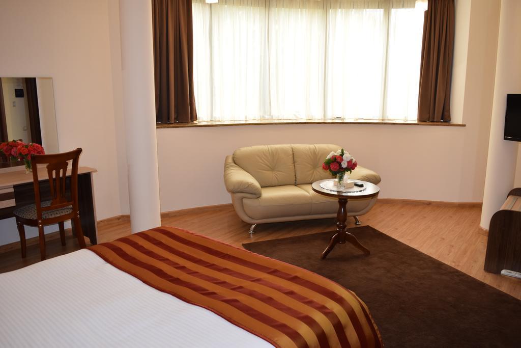 Artsakh Hotel Erevan Esterno foto
