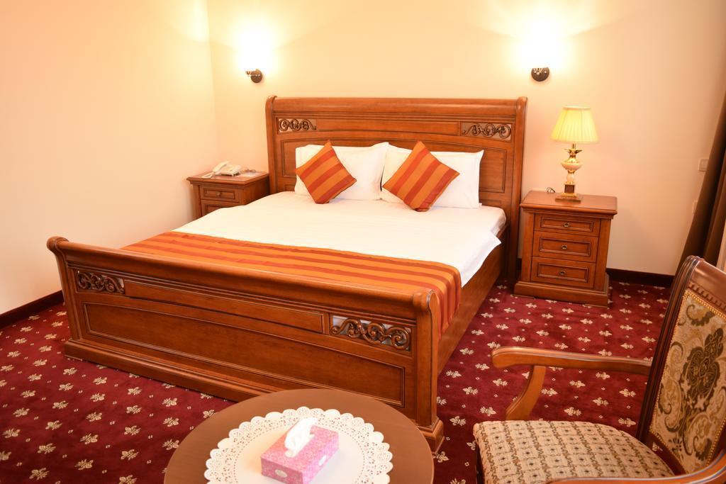 Artsakh Hotel Erevan Esterno foto