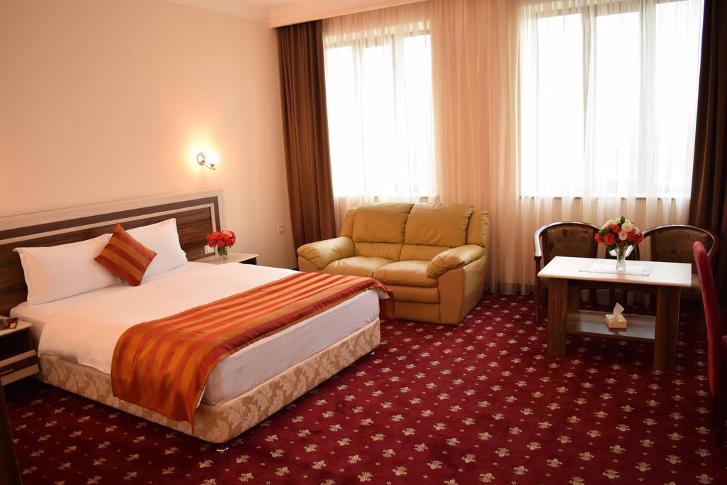 Artsakh Hotel Erevan Esterno foto
