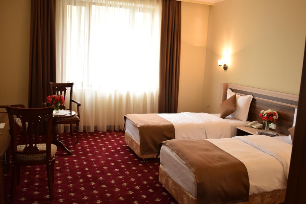 Artsakh Hotel Erevan Esterno foto