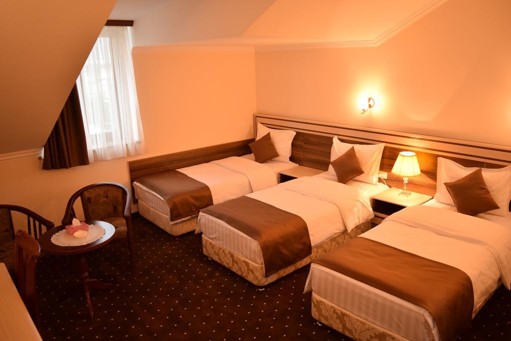 Artsakh Hotel Erevan Esterno foto