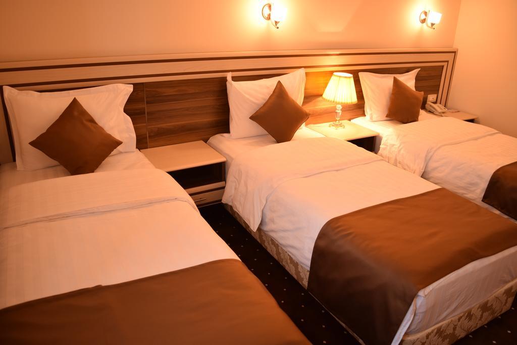 Artsakh Hotel Erevan Esterno foto