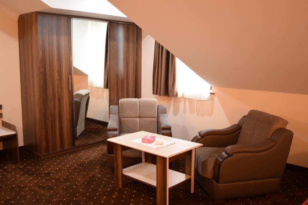 Artsakh Hotel Erevan Esterno foto