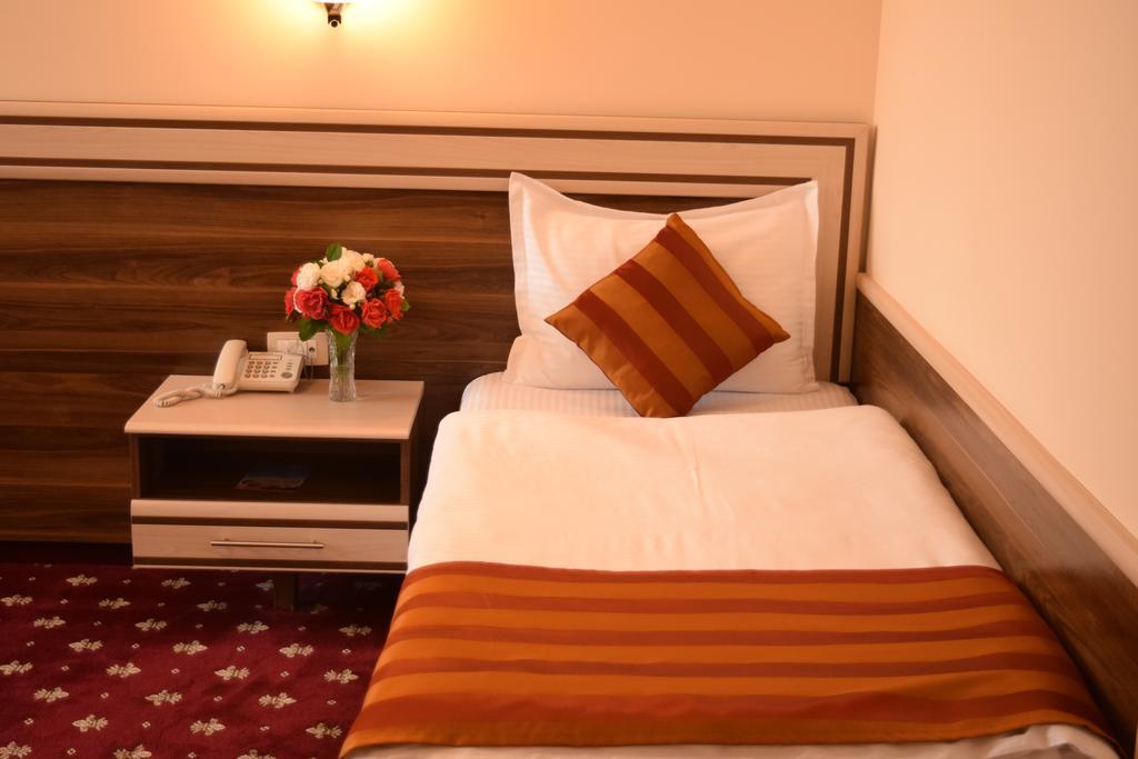 Artsakh Hotel Erevan Esterno foto