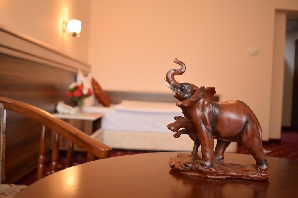 Artsakh Hotel Erevan Esterno foto