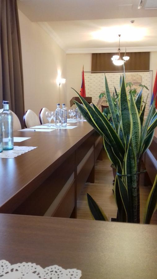 Artsakh Hotel Erevan Esterno foto
