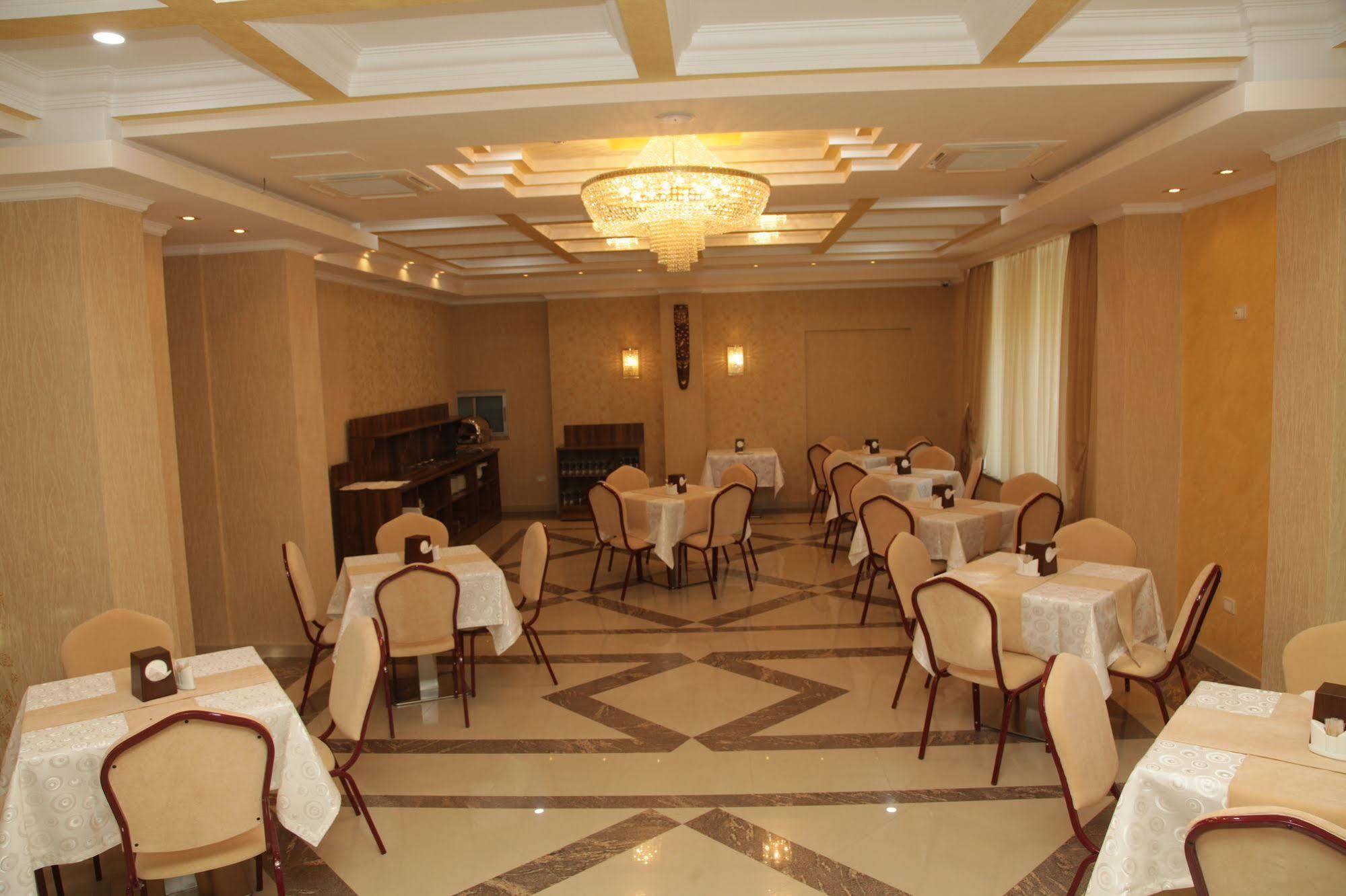 Artsakh Hotel Erevan Esterno foto