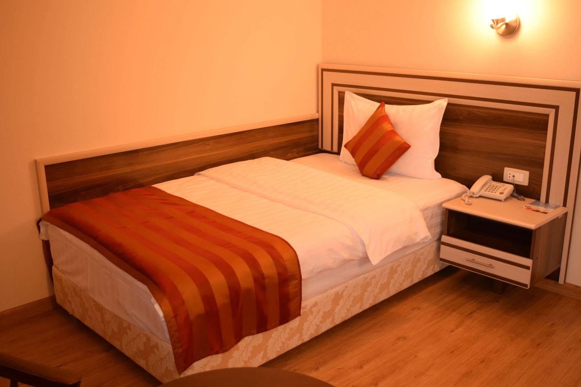Artsakh Hotel Erevan Esterno foto