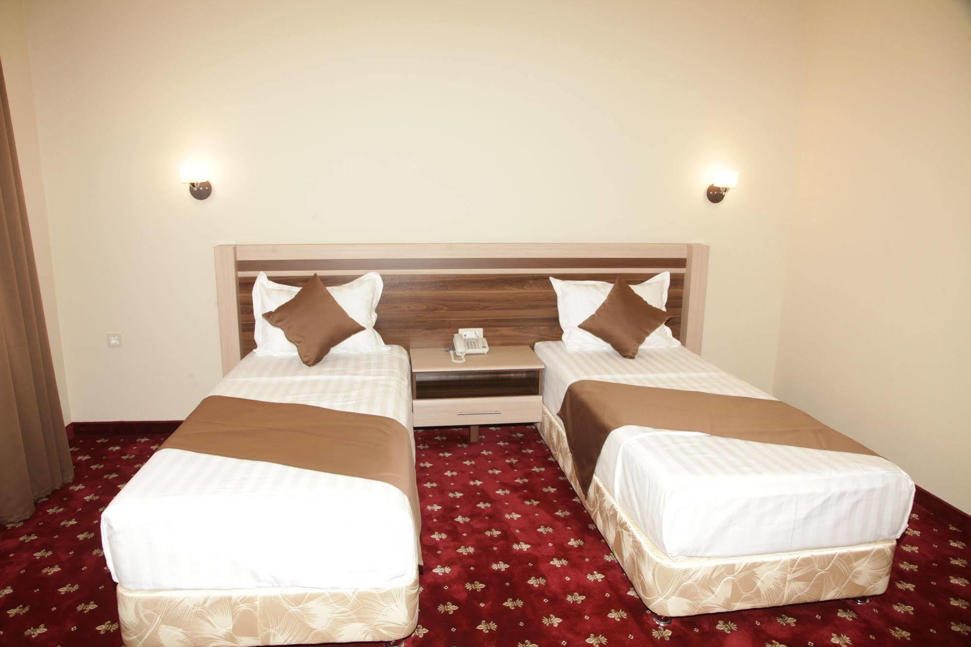 Artsakh Hotel Erevan Esterno foto